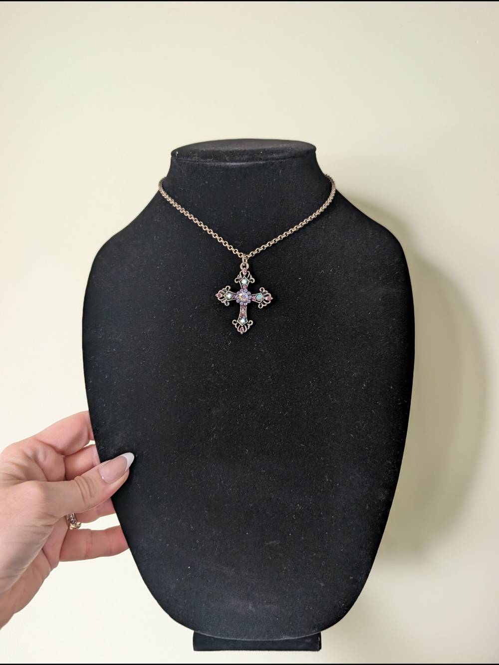 Vintage-Inspired Iridescent Crystal Cross Pendant Necklace - Unbranded - Picture 10 of 10